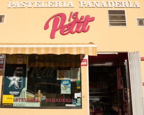 Exterior Panadería y pastelería Le Petit